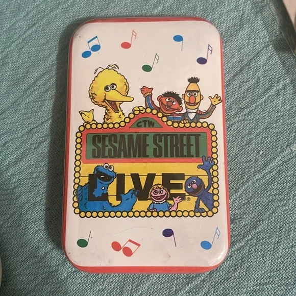 Button and pin bundle - Picture 6 of 9